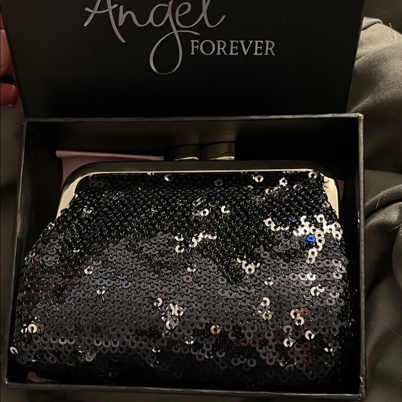 Victoria’s Secret pouch - Picture 1 of 3